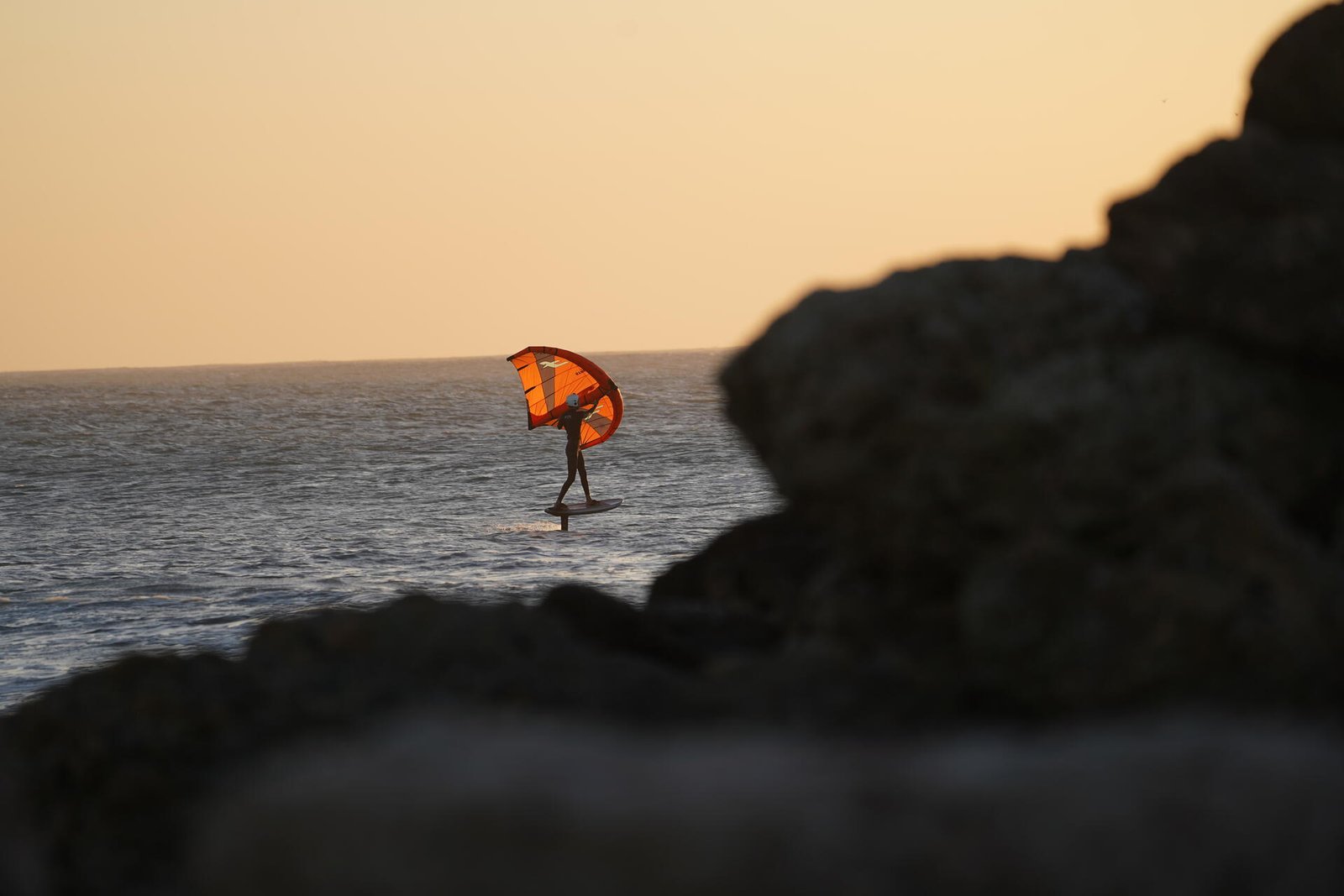 Pourquoi le Wingfoil révolutionne les sports nautiques